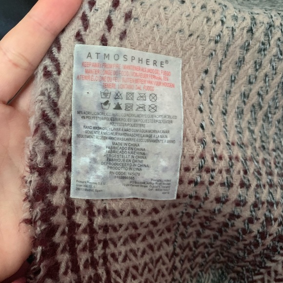 Scarf - Picture 4 of 4